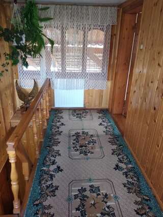 Лоджи Guest House Pid Lypamy Микуличин Дом с 4 спальнями-8