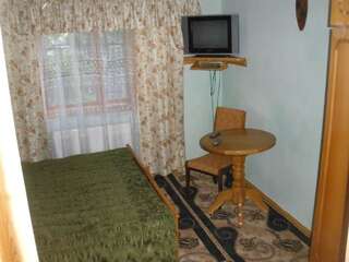 Лоджи Guest House Pid Lypamy Микуличин Дом с 4 спальнями-14