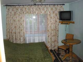 Лоджи Guest House Pid Lypamy Микуличин Дом с 4 спальнями-16