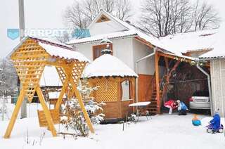 Лоджи Guest House Pid Lypamy Микуличин Дом с 4 спальнями-22